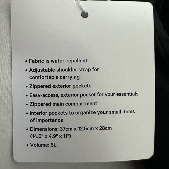 Lululemon Slouchy Sling Bag 6L NWT Black - Picture 4 of 8